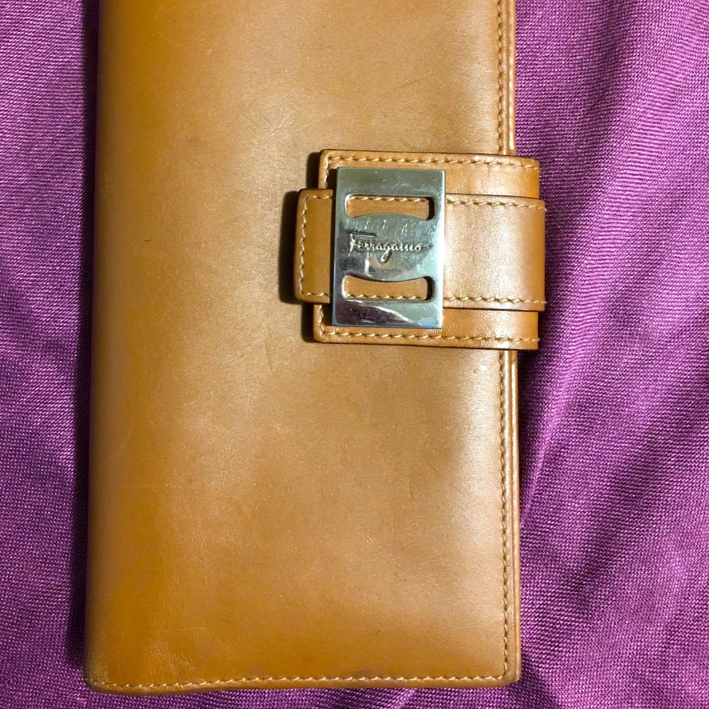 SOLD ❤️Authentic Ferragamo wallet
